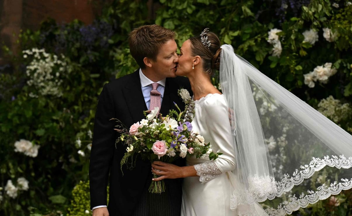 Los duques de Westminster celebran su gran boda: William solo y Rose Hanbury entre las invitadas
