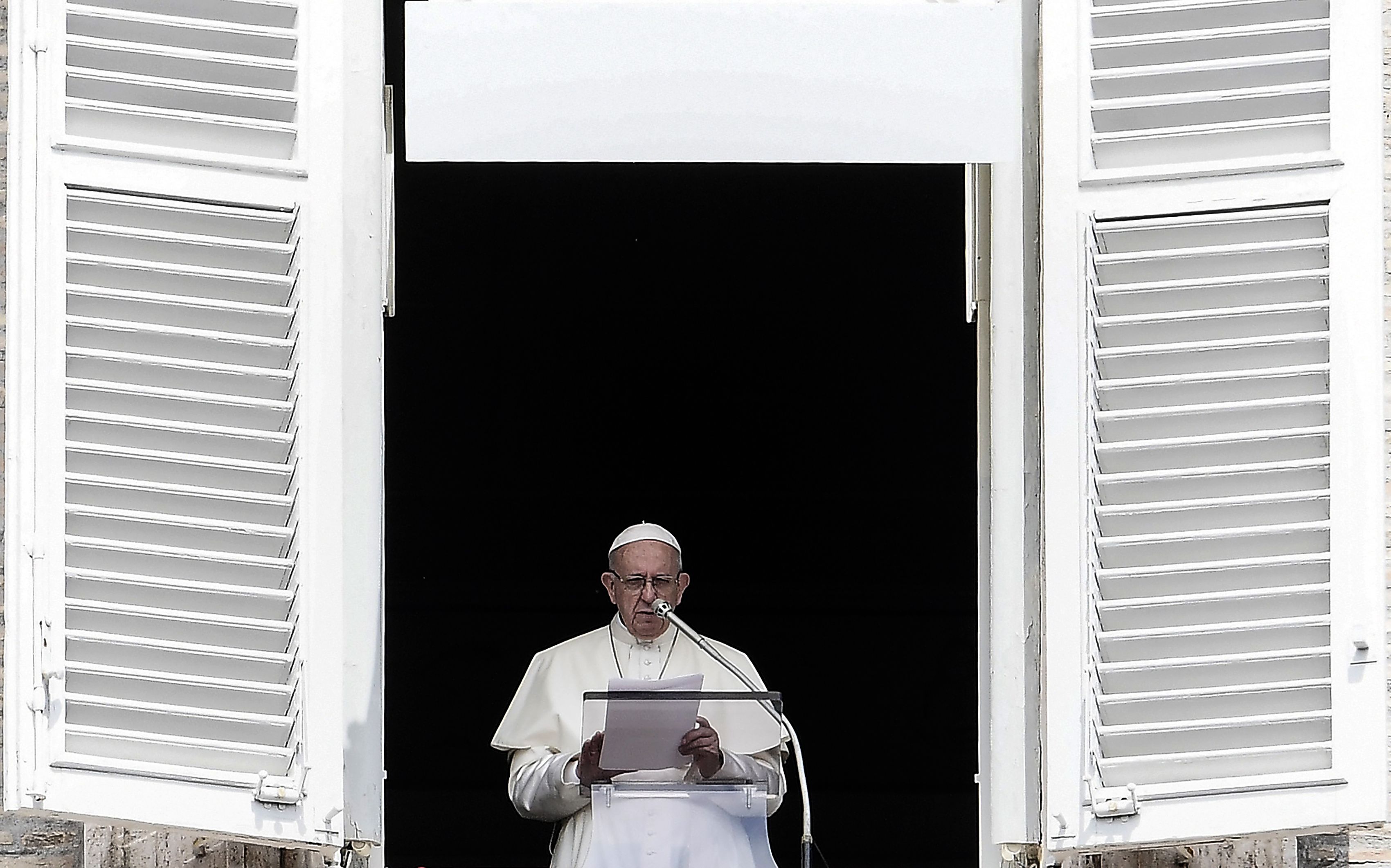 Vaticano expresa "vergüenza y dolor" por abusos de sacerdotes de EU contra menores