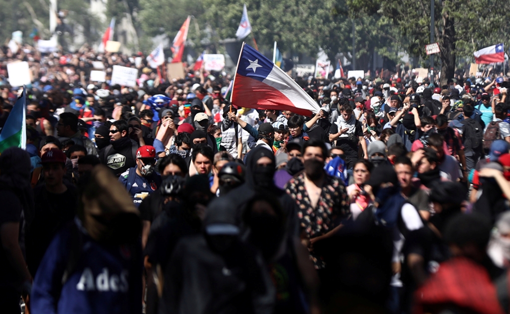 Jóvenes retan al gobierno de Chile; "no tenemos miedo" dicen 