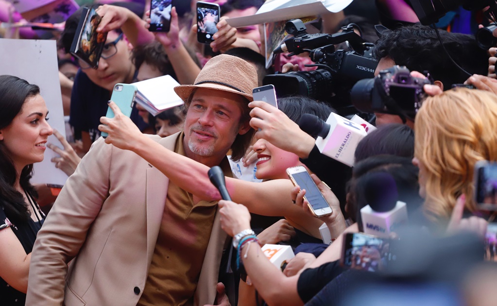 Brad Pitt se deja querer por sus seguidores mexicanos