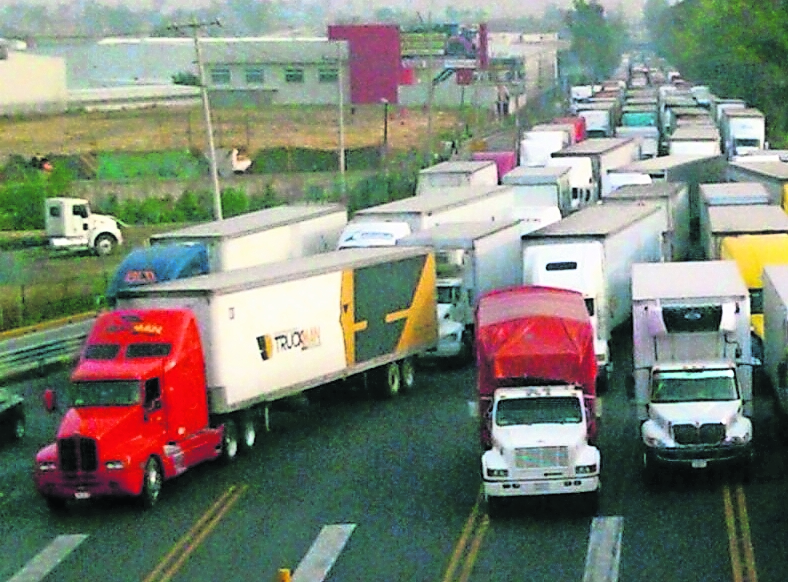 Transportistas ven trabas y riesgos por Carta Porte