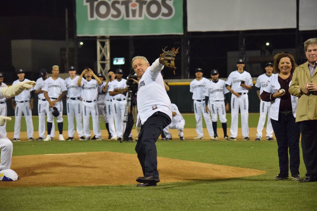 Por no irle a los Yankees, me han dejado de hablar: AMLO