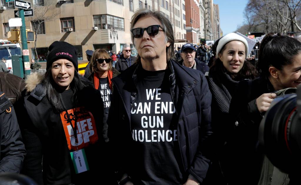 Paul McCartney recuerda a John Lennon en marcha por control de armas