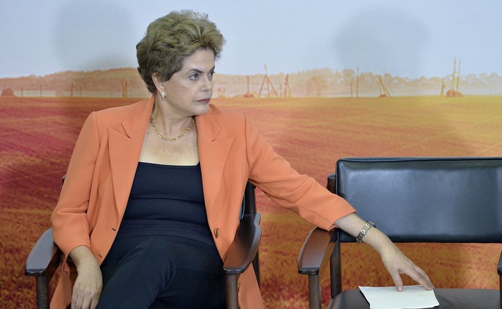 Rousseff asegura que defenderá su mandato 
