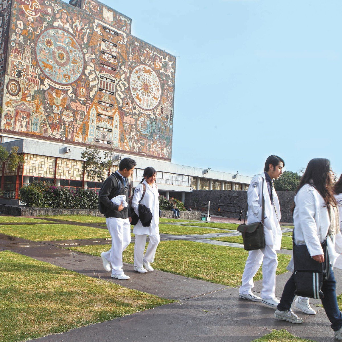 Inician clases en IPN y UNAM 782 mil alumnos