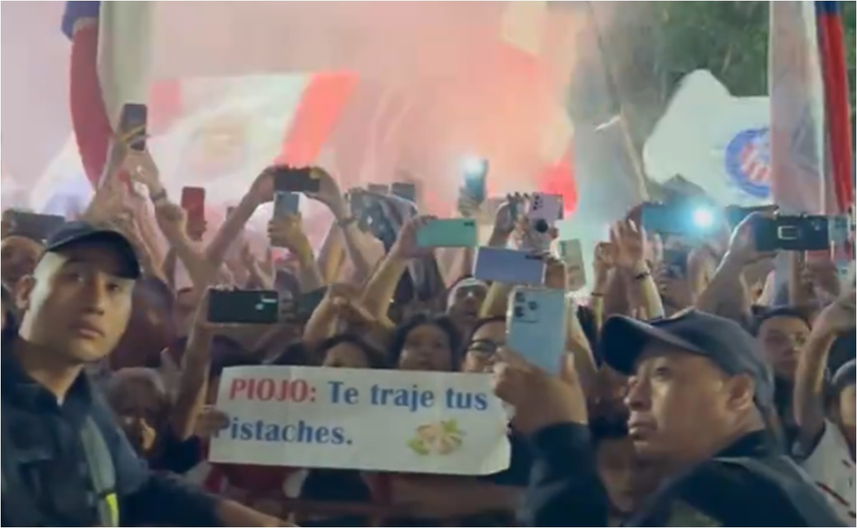 VIDEO: Afición de Chivas realiza serenata previo al Clásico de vuelta de semifinal ante América