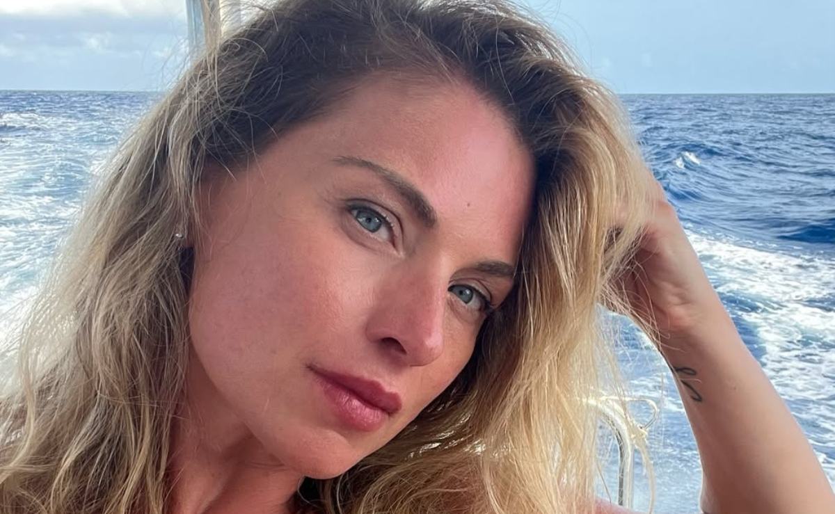 Ludwika Paleta presume su posado más veraniego: sol, mar y mucho estilo