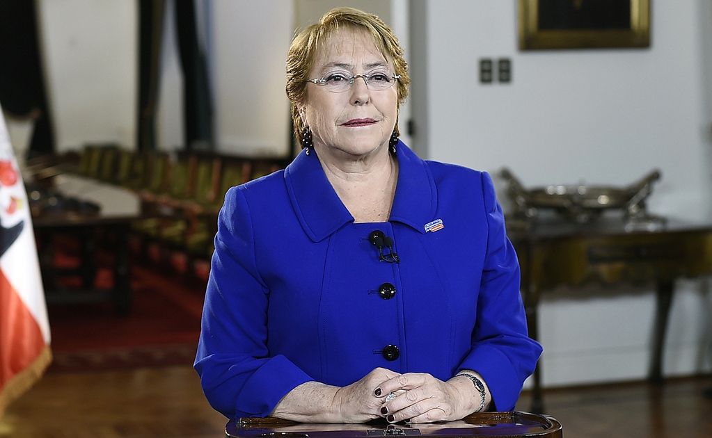 Chilenos creen que Bachelet debe retirar o moderar reformas 