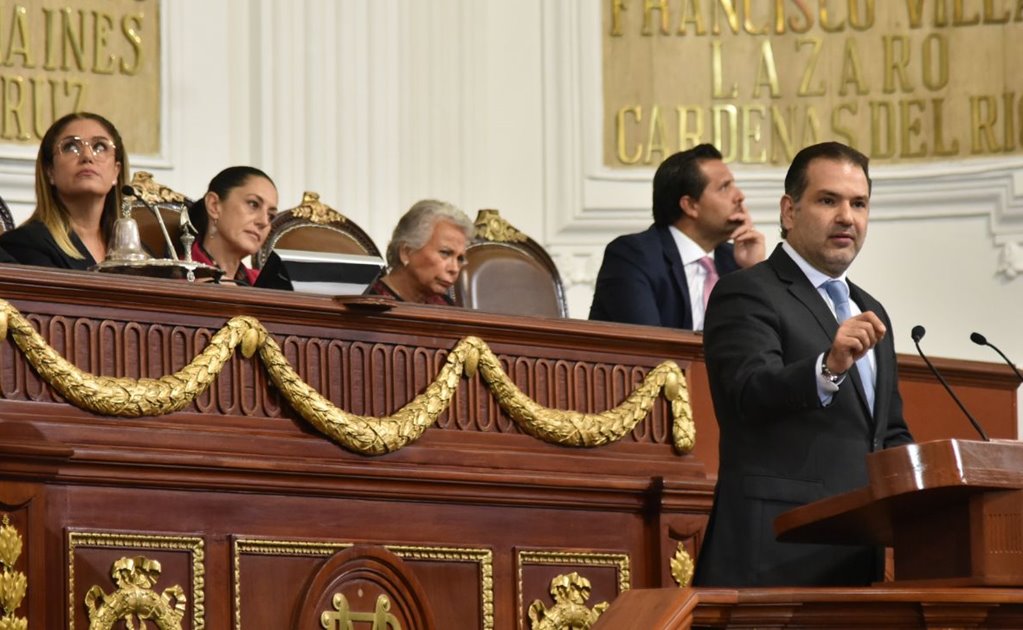 Mandato de Sheinbaum, con pendientes y focos rojos, dice Von Roehrich