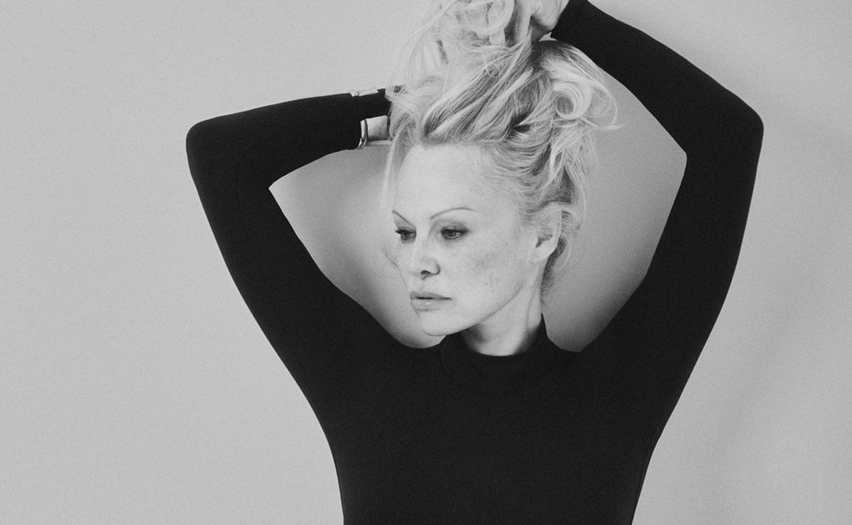 Pamela Anderson protagoniza campaña de moda sin maquillaje