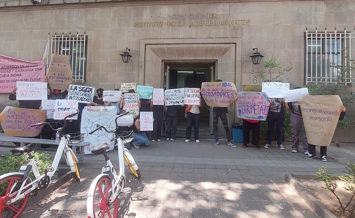 Estudiantes de la escuela de artes gráficas, Esmeralda, protestan por denuncias de acoso sexual ante el INBA