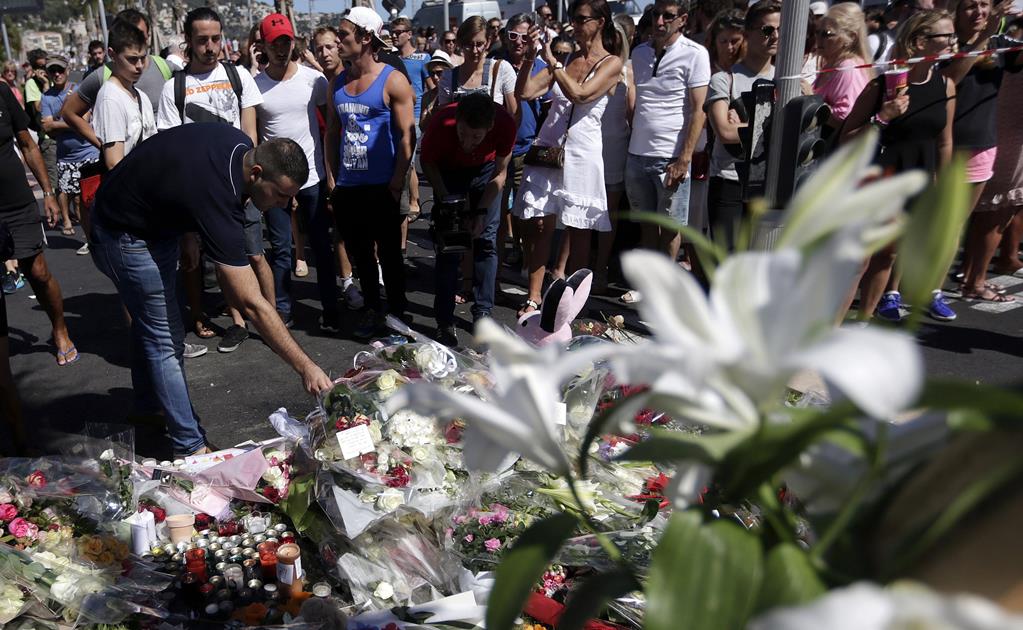 Autor del atentado de Niza contactó con extremistas al menos un año antes