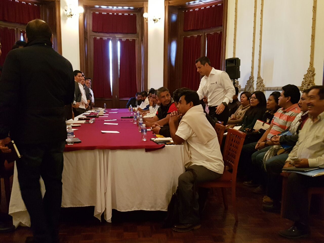 Se reúnen por segundo día Gobierno de Oaxaca y CNTE; definen temas a discutir