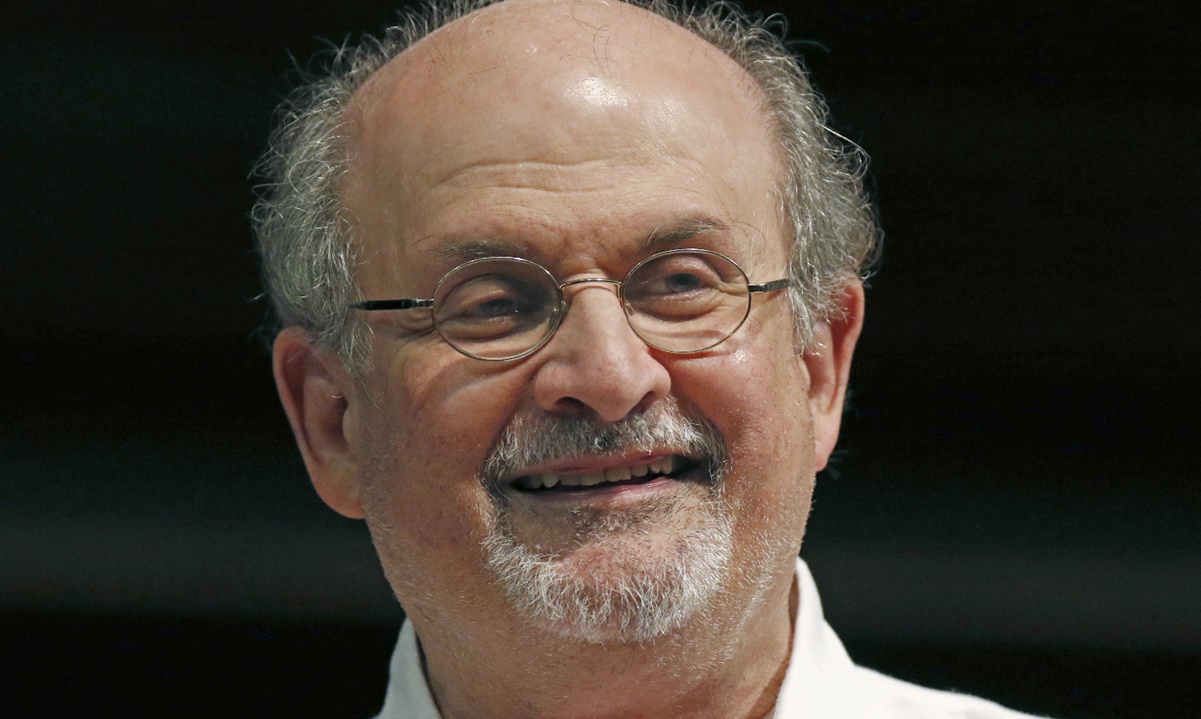 Estados Unidos sanciona a fundación iraní tras ofrecer "recompensa" de millones de dólares por la cabeza de Salman Rushdie