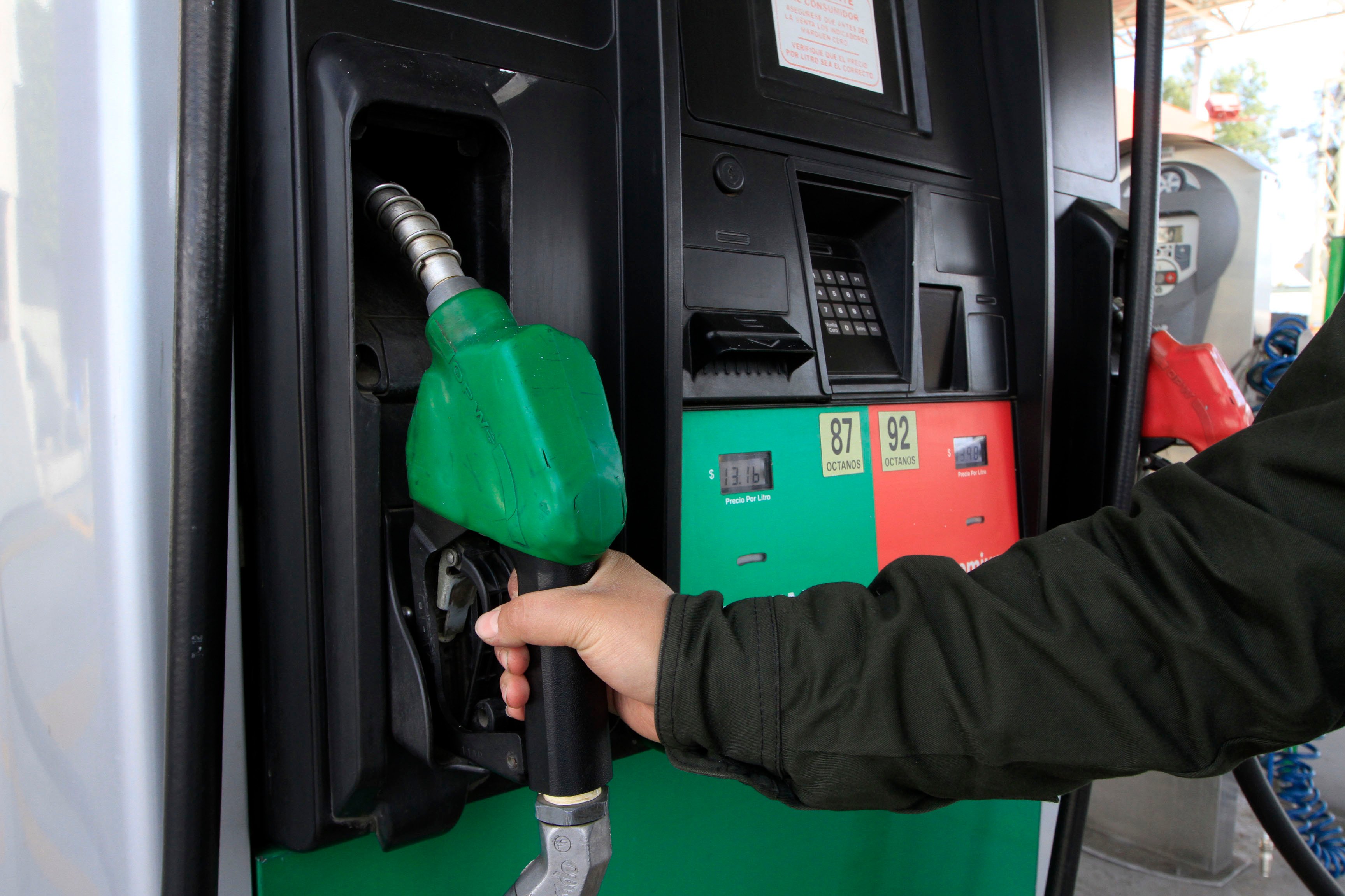 PAN pide a Hacienda agilizar importación de gasolina