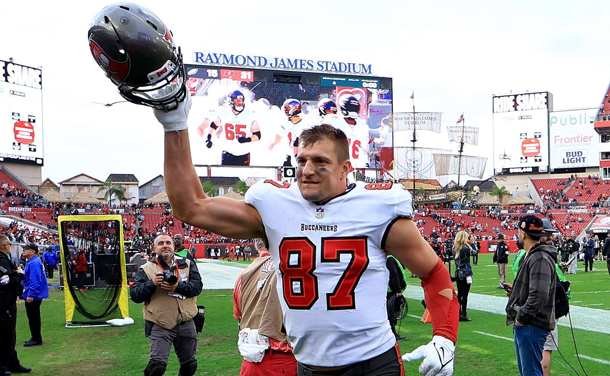 Gronkowski abre las puertas de su casa a fans de la NFL para ver el Super Bowl