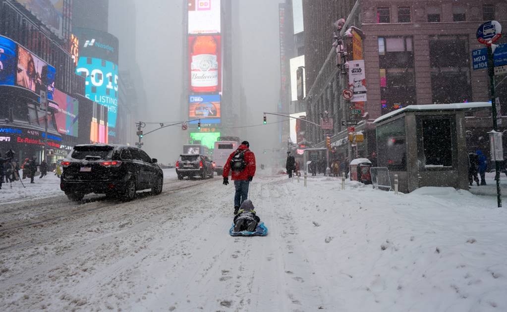 NY prohíbe circular a vehículos por tormenta