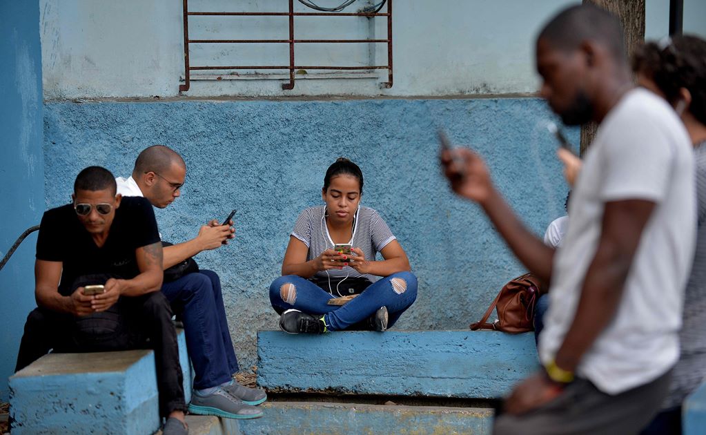 Con tarifas altas, inicia en Cuba servicio de internet para celulares 