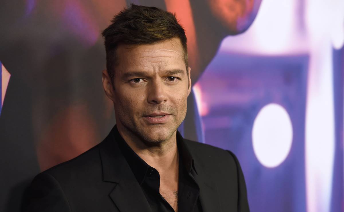 Ricky Martin publica video en poca ropa y es comparado con Britney Spears