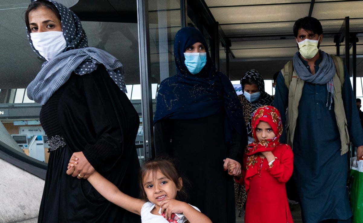 A 48 horas de retirarse tropas de EU, miles de afganos continúan atrapados en Kabul