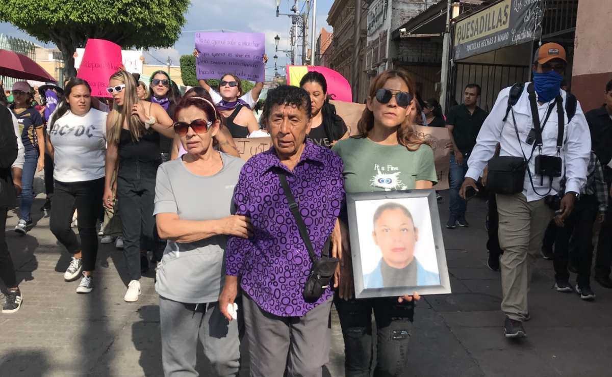 La mamá de Milagros Monserrat, quien fue asesinada a puñaladas, encabeza marcha en Guanajuato; "estoy viva y no sé hasta cuando"