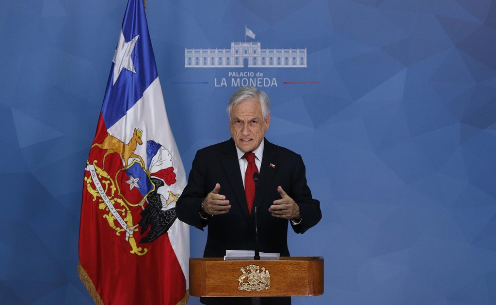 Tras protestas, presidente de Chile destituye a ocho ministros de su gabinete