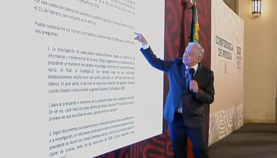 AMLO exhibe nuevamente carta del NYT, pero oculta teléfono de corresponsal