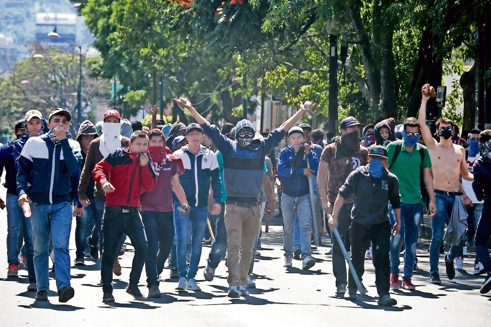 Crecen choques en Universidad Michoacana