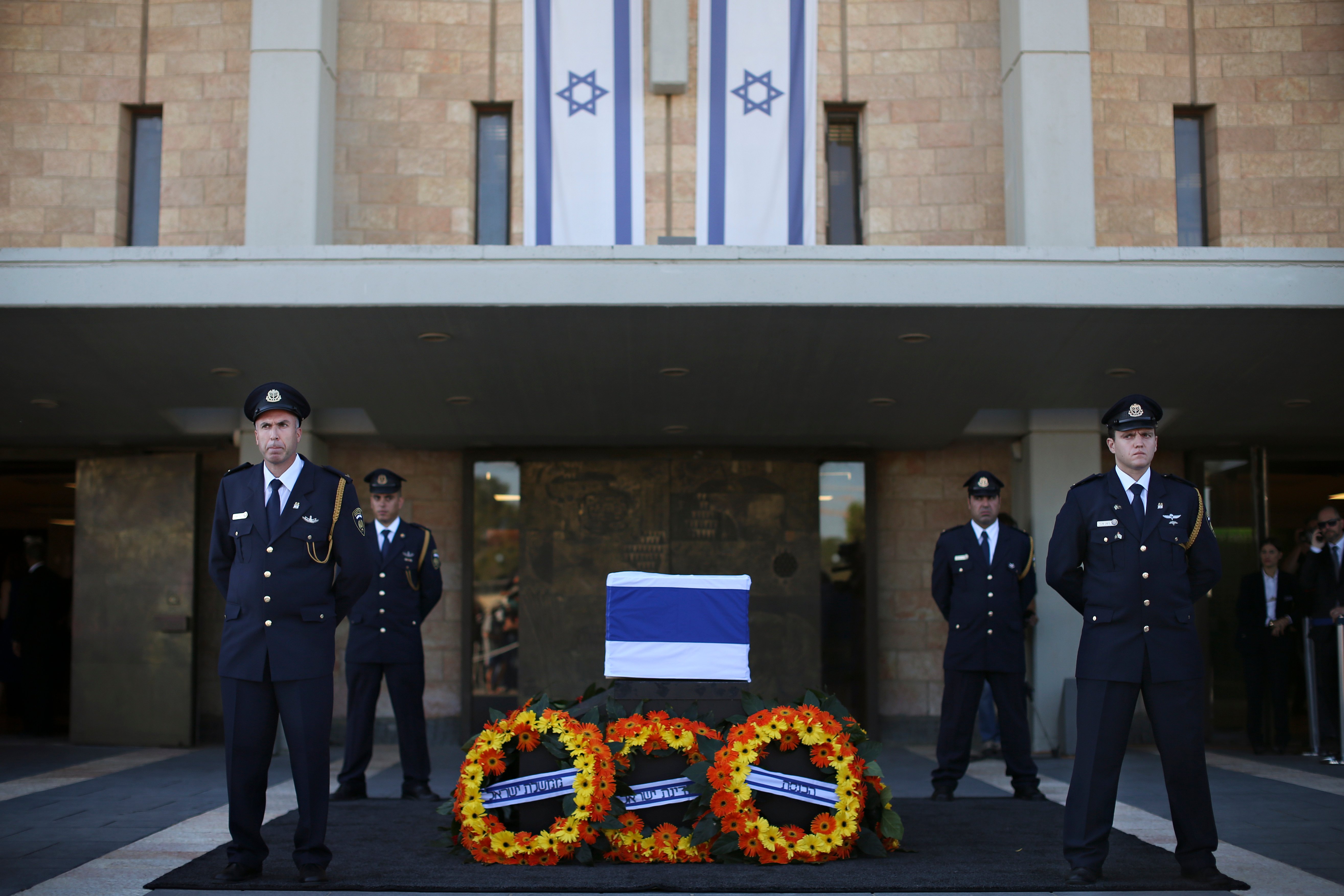 Israel rinde su último tributo a Shimon Peres