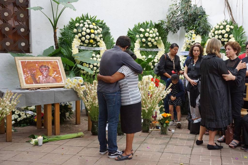Decretan en Oaxaca tres días de luto por muerte de Toledo