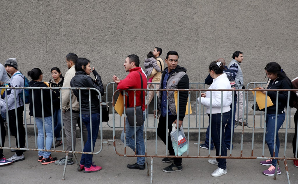 Ecuador anuncia que exigirá pasaportes a venezolanos migrantes