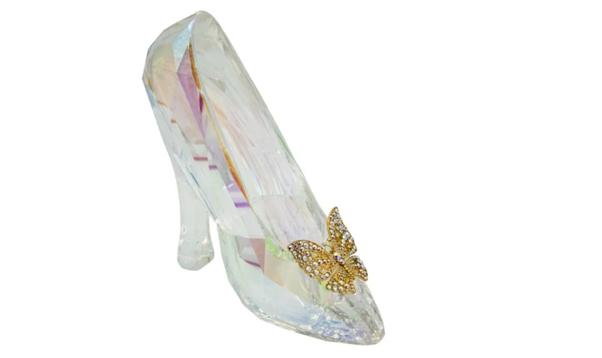 Swarovski hace realidad la icónica zapatilla de cristal de La Cenicienta
