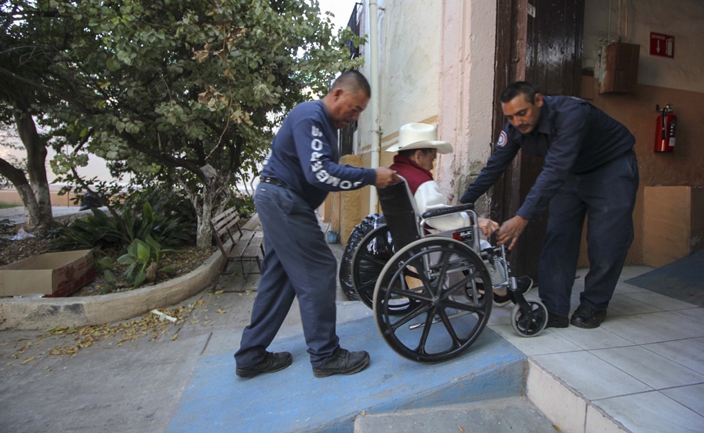 Hospedan a ancianos en hotel por plaga de cucarachas en su asilo de Zacatecas