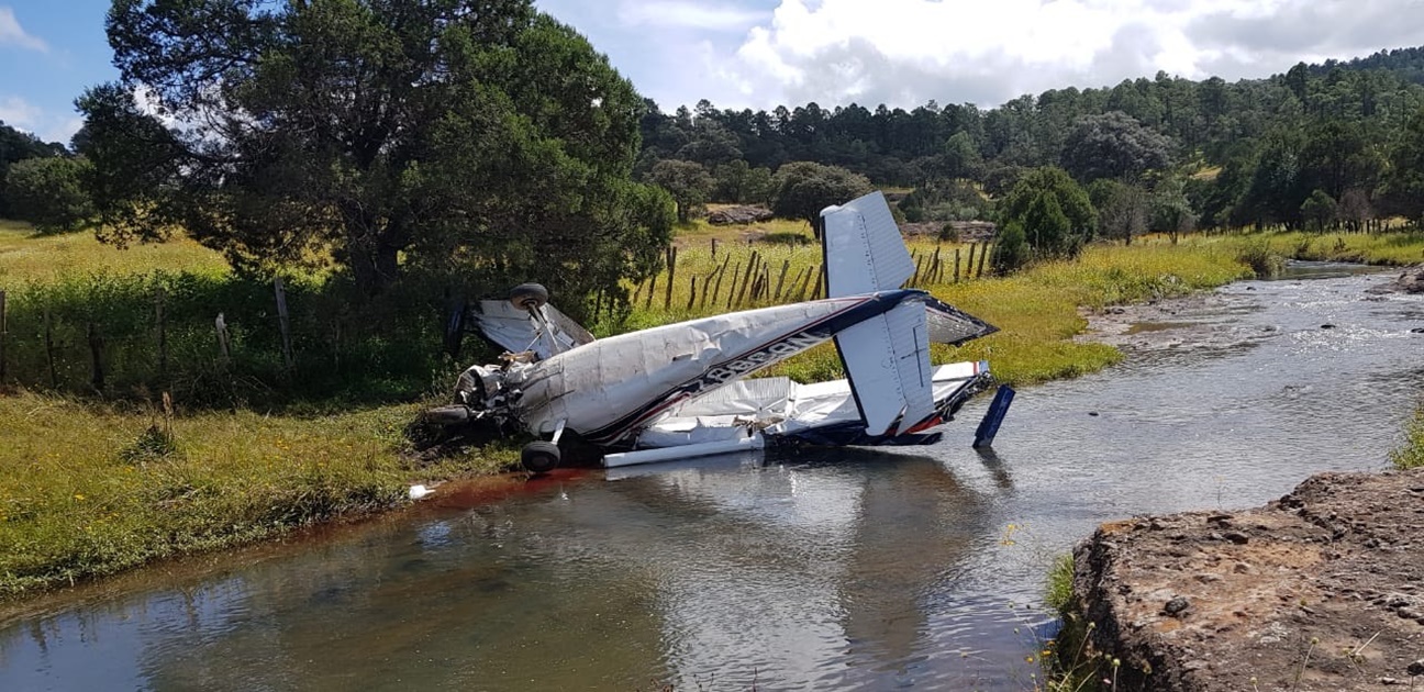 Mueren 3 personas al desplomarse avioneta en Sonora