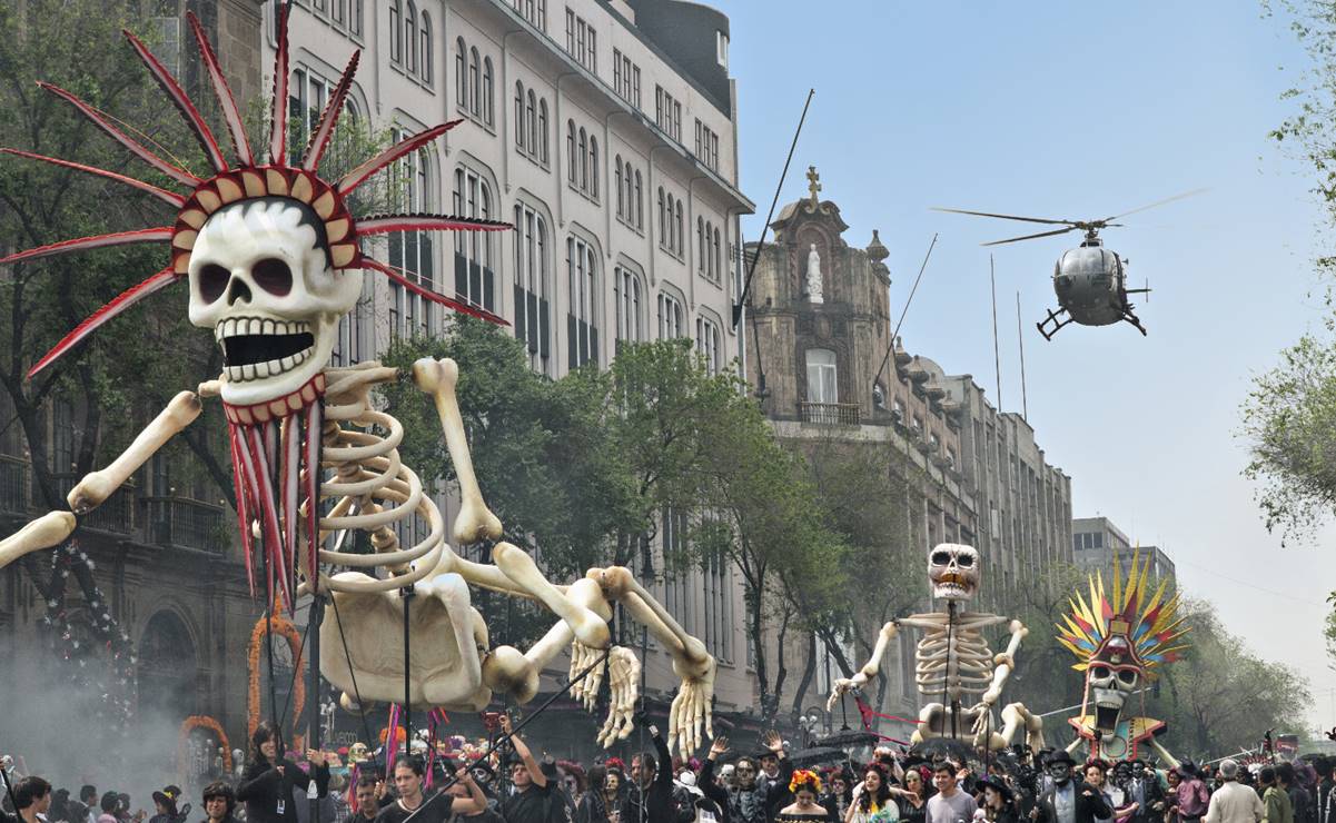 Así es el espectacular desfile de Día de Muertos que aparece en "Spectre"