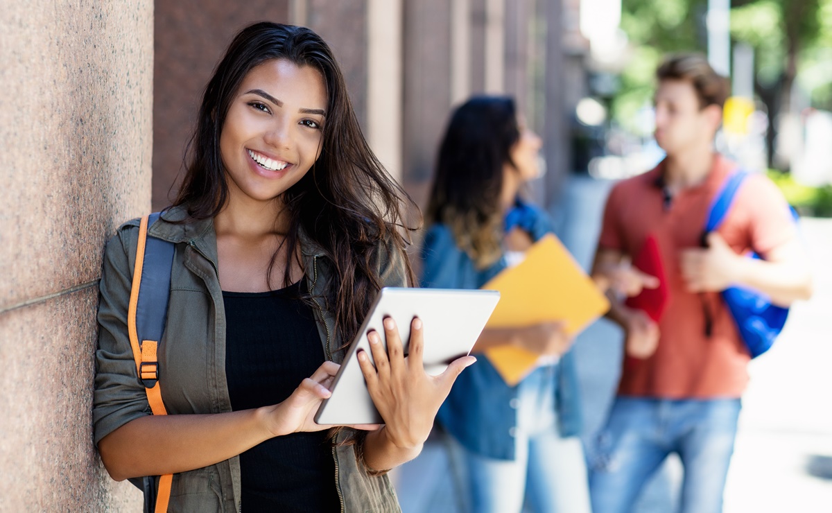 California lanza becas en colegios comunitarios para hispanos