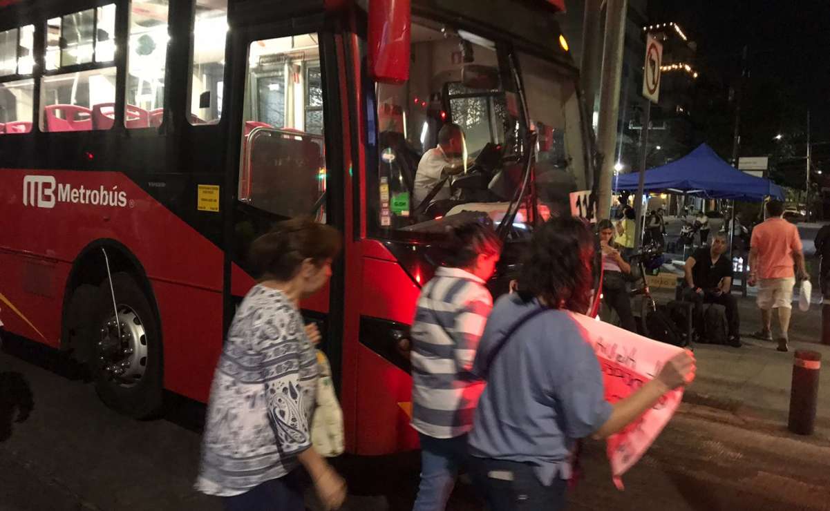 Tras 9 horas de bloqueo en Insurgentes, manifestantes por agua contaminada se retiran; prometen regresar 