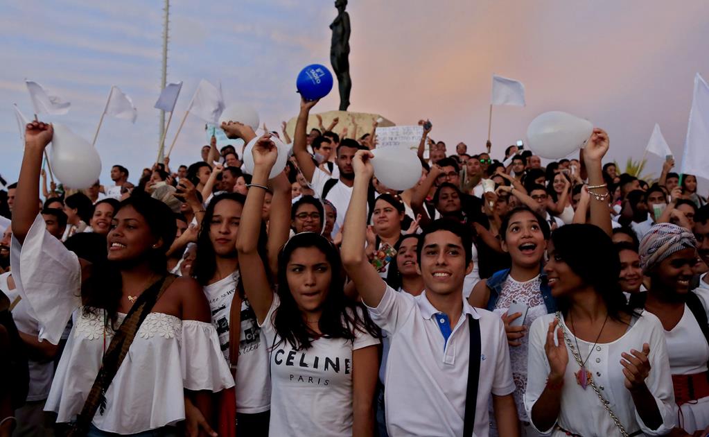 Colombianos marchan para que se concrete acuerdo de paz con las FARC