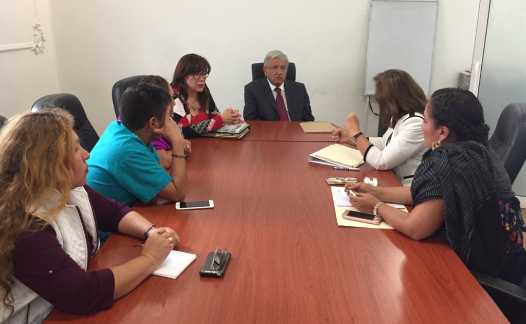 AMLO se reúne con legisladores de Morena para ayudar a damnificados