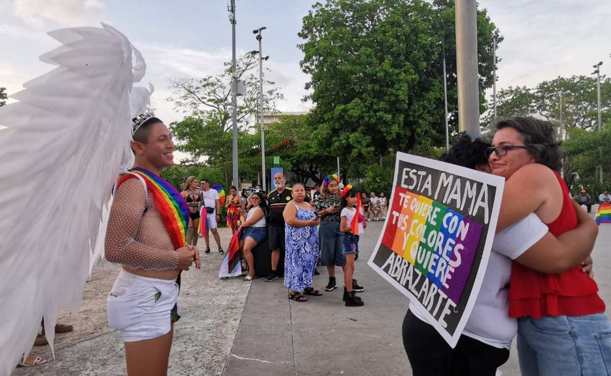 FOTOS y VIDEO: tras paso de Beryl en Cancún, celebran el 20 aniversario de la primer marcha del orgullo LGBTTTIQ+