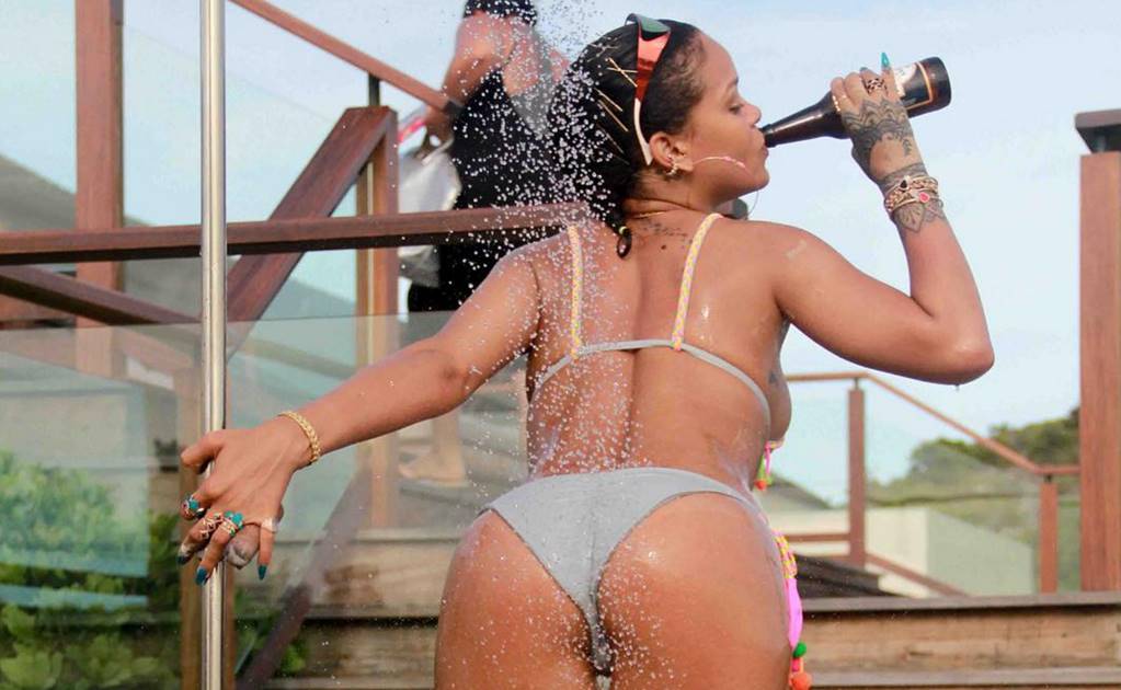 Rihanna se toma sensuales vacaciones en el Caribe