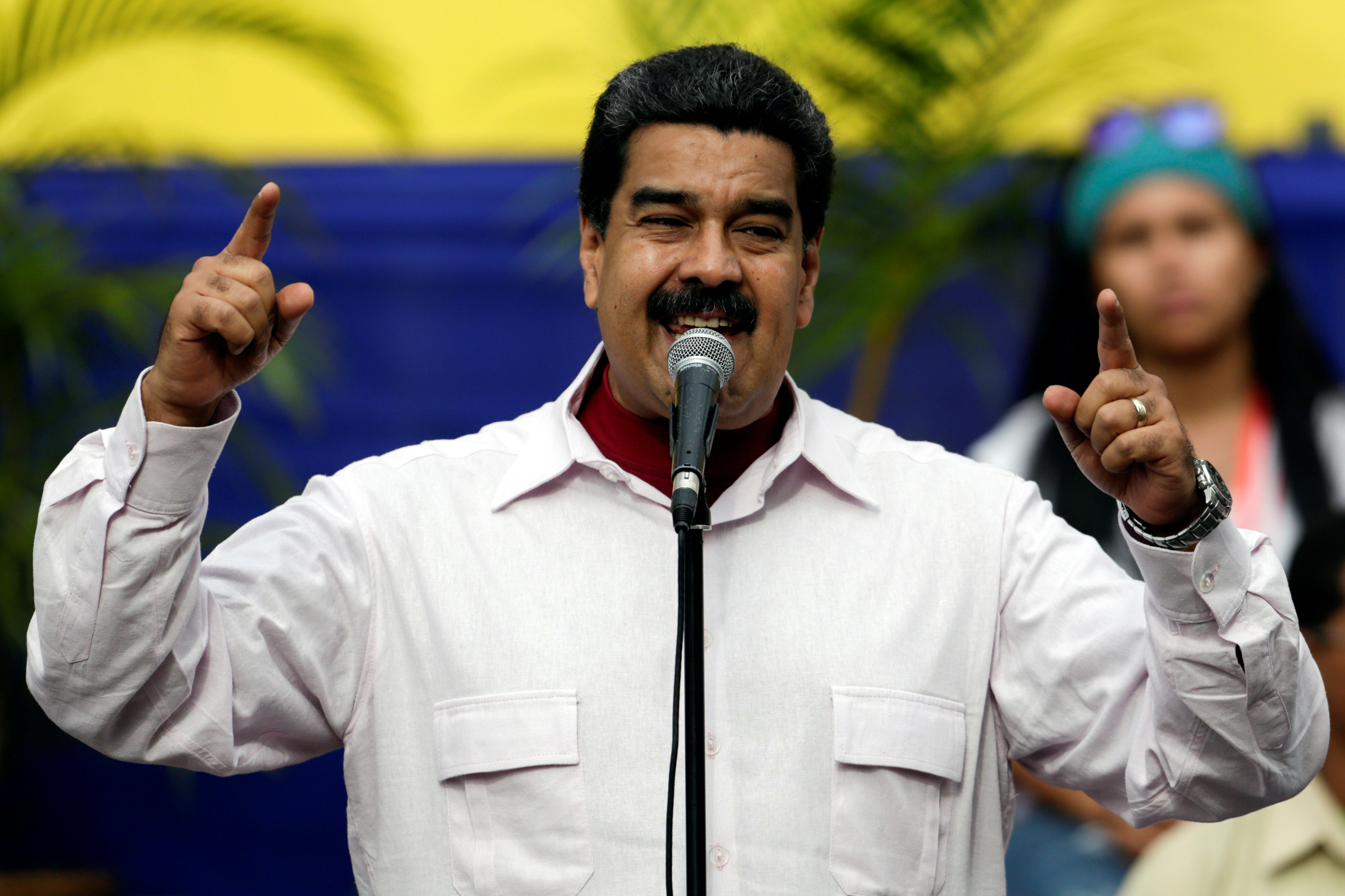 Maduro pide a oposición retomar diálogo apoyado por Unasur