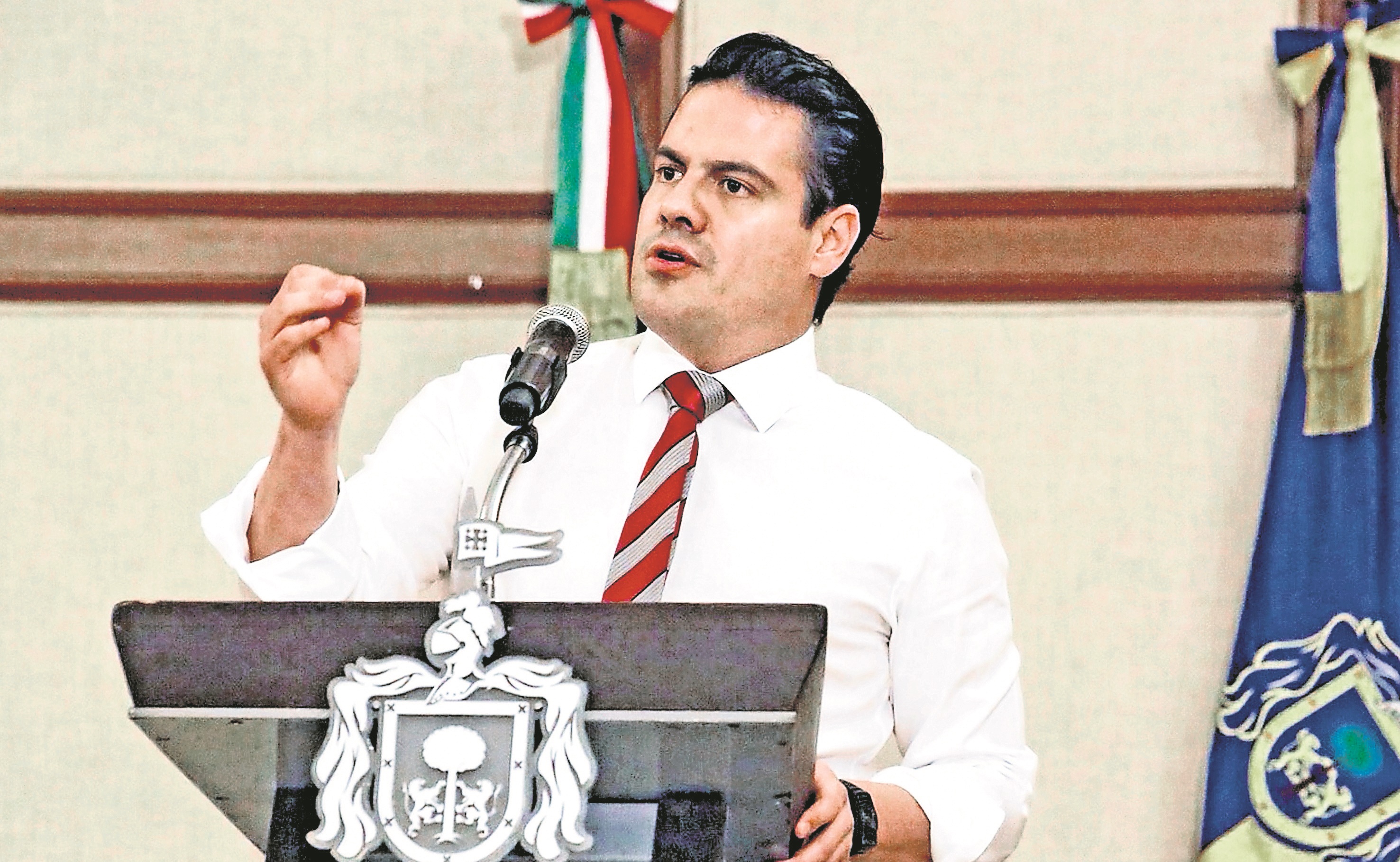 Góber de Jalisco arremete contra cúpula priísta