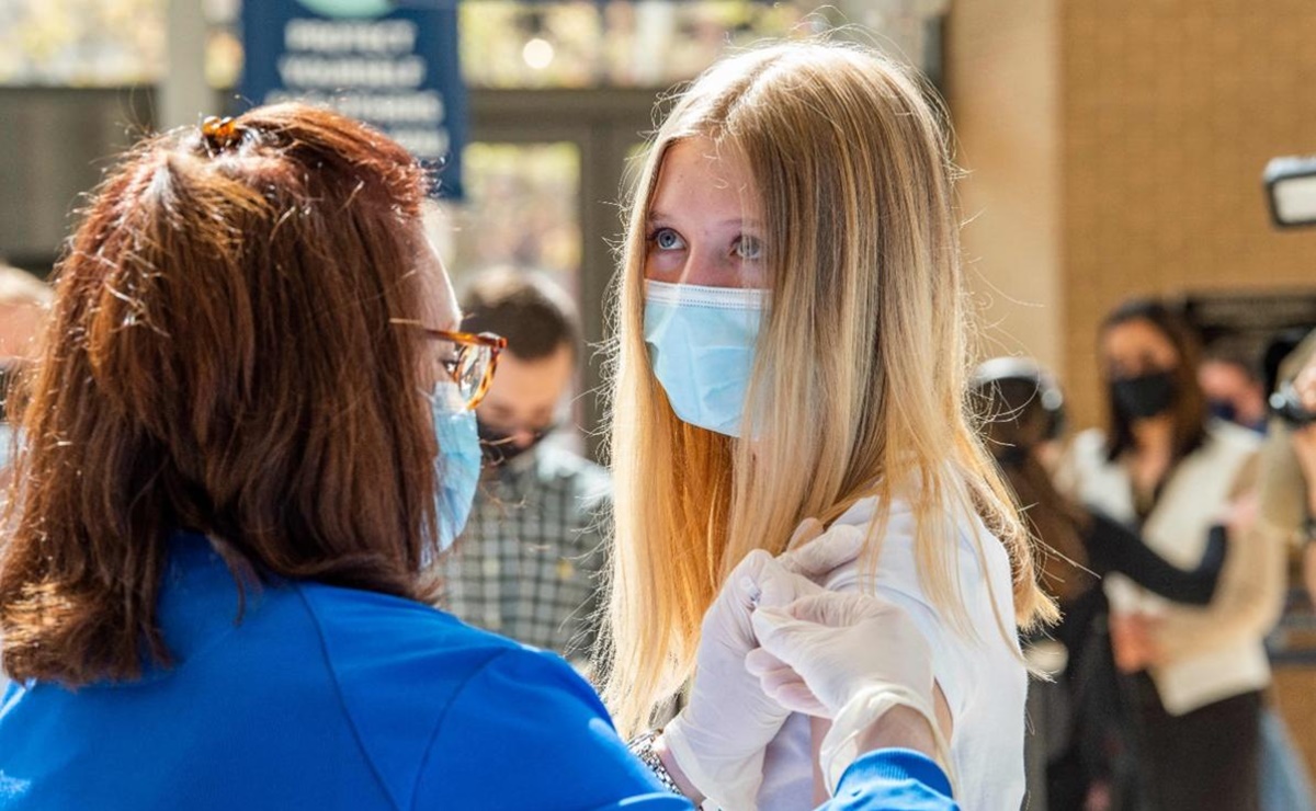 Los cubrebocas vuelven a hospitales de Estados Unidos ante pico de contagios por covid