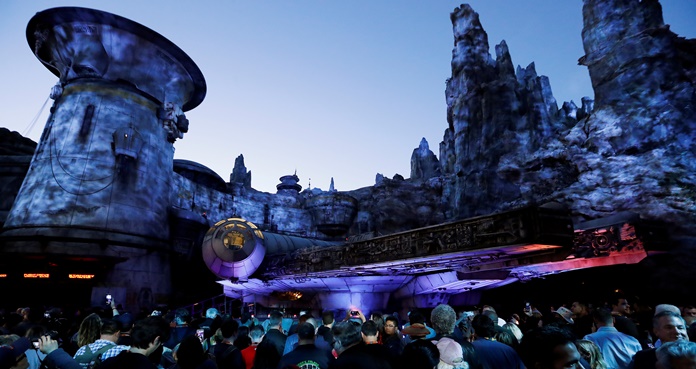  Pese a Star Wars, baja la asistencia a los parques Disney