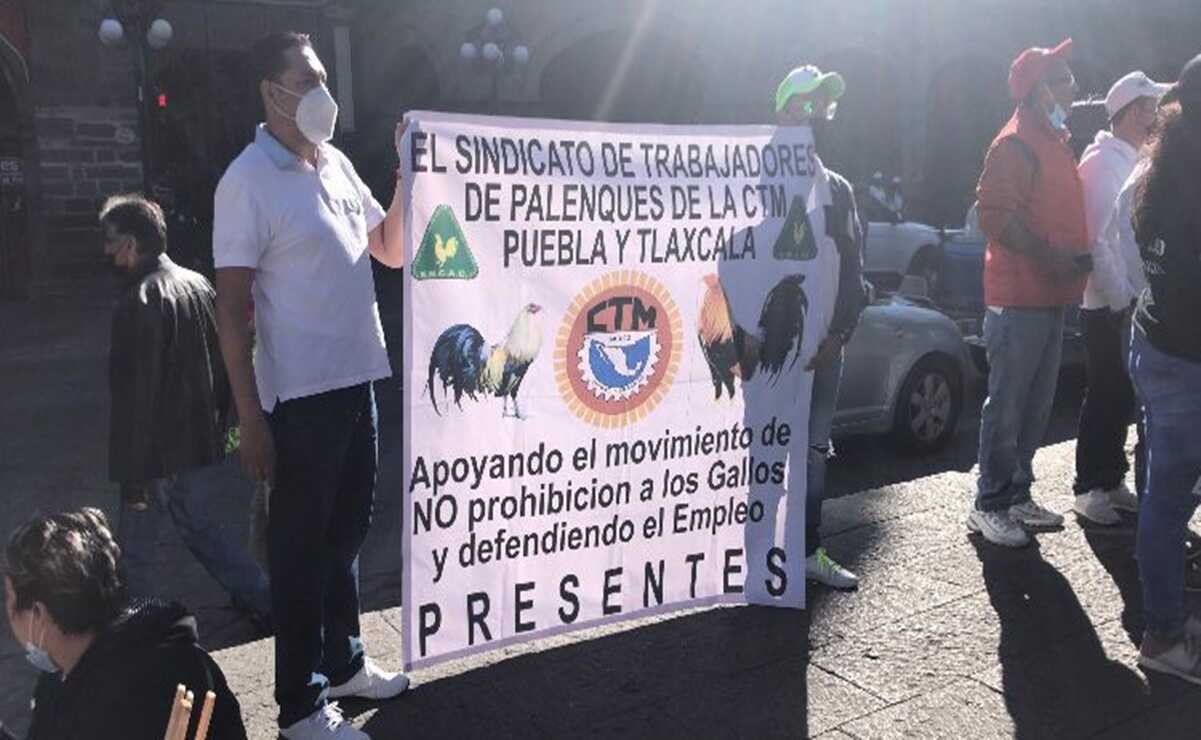 Taurinos y galleros protestan en Puebla ante propuesta de prohibición