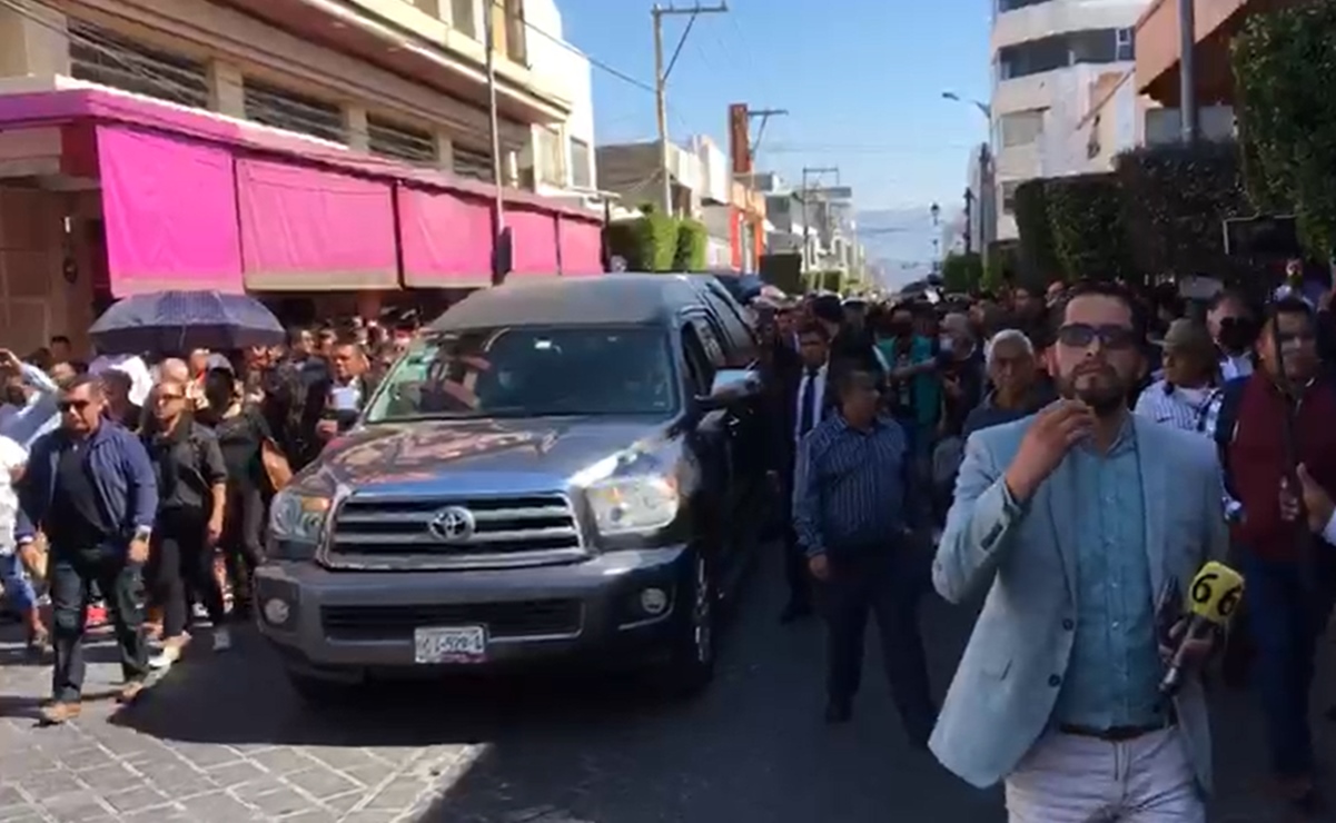 Cortejo fúnebre de Miguel Barbosa parte al panteón de Tehuacán