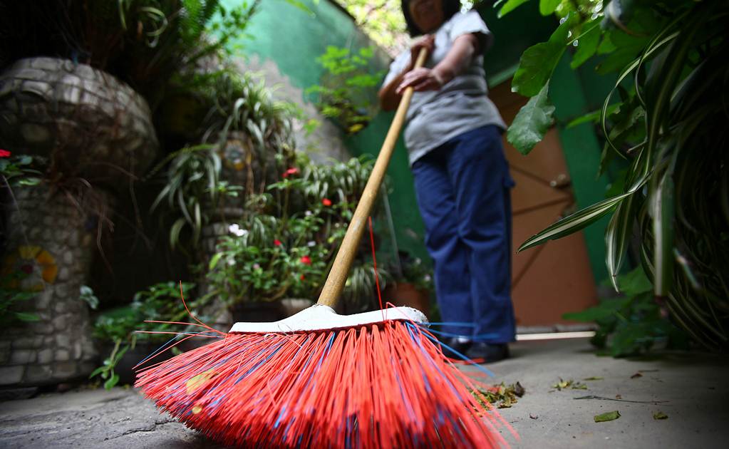 Suman trabajadores domésticos remunerados 2.5 millones en México