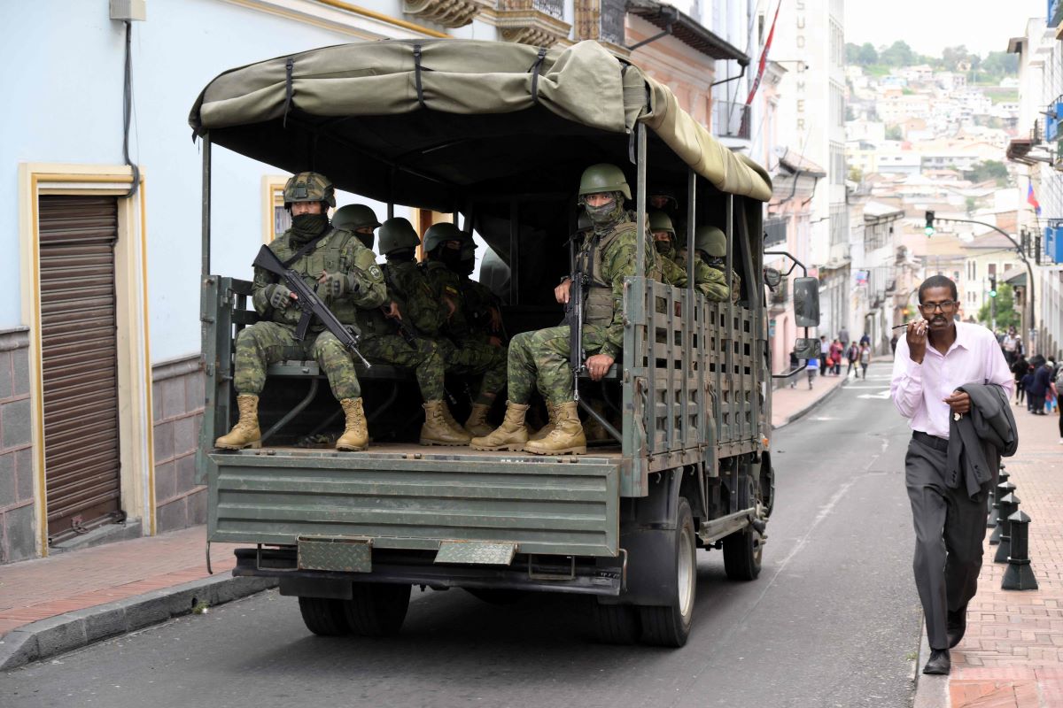 "No retrocederemos ante el terrorismo", advierte el ejército de Ecuador