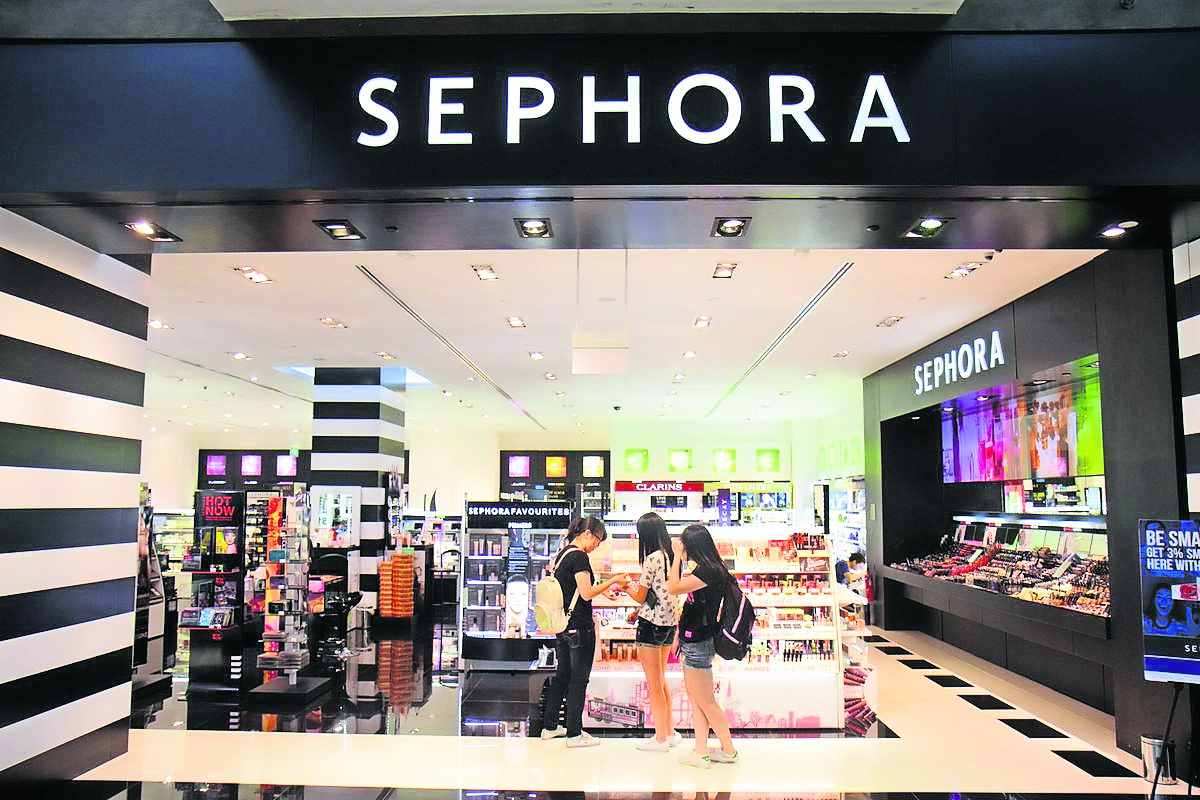 Tunden en redes a Sephora por deber reembolsos; vendió productos caducos